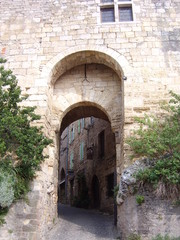Fototapeta na wymiar old stone wall and arches, Cordes sur ciel, France