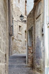 Fototapeta na wymiar A narrow street in Albaicin - the Moorish quarter in Granada, Spain