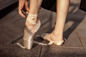 feet in pointe shoes