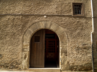 Fototapeta na wymiar Mediaval gate in a medieval city