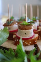 Bayerische Weißwurst-Laugen-Häppchen