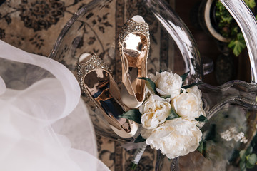 Wedding shoes with precious stones