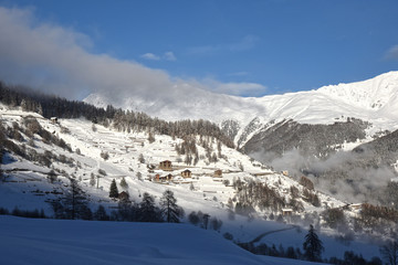 Fototapeta na wymiar paesaggio invernale montagna pejo Italia Trentino 