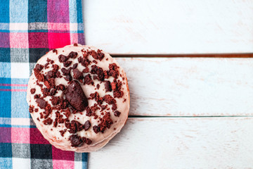Donas de Chocolate en mesa vintage