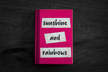 Obraz premium A pink book with a simple three worded message written on the front. 