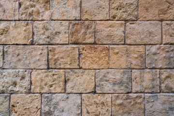 Wall of natural stone and concrete