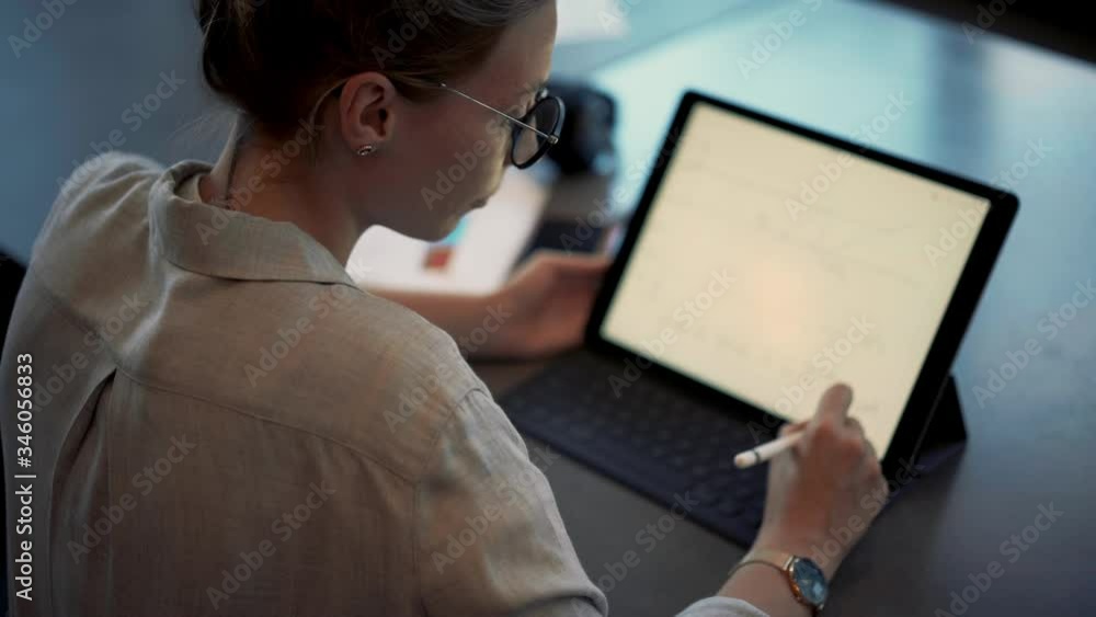 Poster intelligent businesswoman creating statistical line chart on touch screen of digital tablet using mo