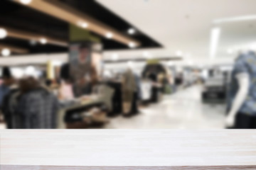 Obraz premium Wooden desk space and blurred of department store background. for product display montage. business presentation.
