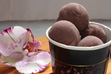 Ice cream balls in paper cup