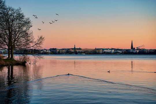 Hamburg Au&szlig;enalster zum Sonnenuntergang