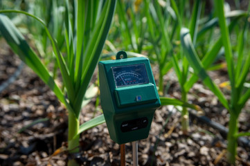 Agricultural meter to measure the moisture content