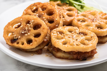 レンコンの挽き肉はさみ照り焼き