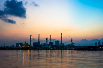Fototapeta na wymiar The oil refinery by the sea in the morning with a beautiful sky