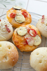 自宅でパン作り　フォカッチャ　フォカッチャピザ　おかずパン