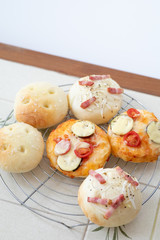 自宅でパン作り　フォカッチャ　フォカッチャピザ　おかずパン