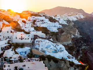 Obraz premium Santorini sunrise view with cave houses. Santorini island. Cyclades, Greece.