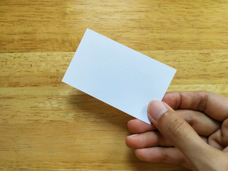 Obraz premium hand holding blank business card