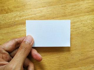Obraz premium hand holding blank card