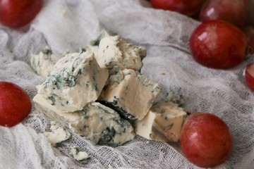 red apples and cinnamon