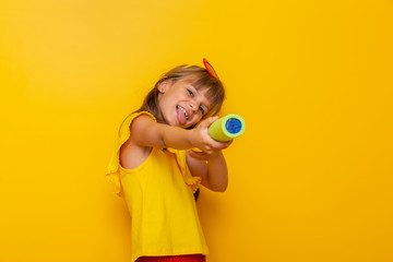 Obraz premium Kid playing with water gun