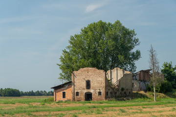 Fototapeta na wymiar Summer landscape along the via Emilia