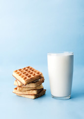 glass of milk and cookies