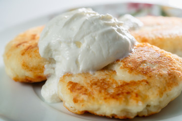 cheesecakes with sour cream on a plate