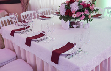 Wedding table decor with red flowers and plates
