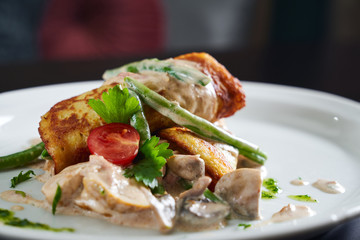 Dish with hash brown, vegetables and chicken.