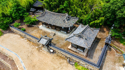 건축, asia, 건물, 고대, 지붕, 전통, 문화, 나이든, 한옥, 관광, 석탑, 양식, 건축양식, 서까래, 기와장, 기와, 기단, 초석, 창호, 처마, 지붕, 사당, 단청, 대문채, 문화유산, 건축문화, 건축양식, 한옥양식,korea style house,추녀마루, 내림마루, 합각, 귀처마, 선자연, 익공, 대들보