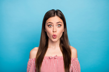 Close-up portrait of her she nice attractive lovely pretty cute cheerful cheery amazed long-haired...
