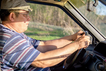 Fototapeta na wymiar man with glasses rides a car driving