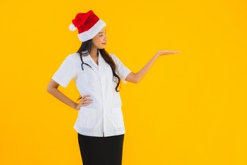 Portrait beautiful young asian doctor woman wear christmas or santa hat