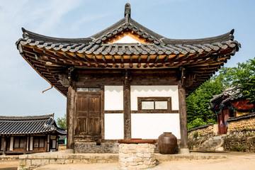 Obraz premium 건축, asia, 건물, 고대, 여행, 지붕, 전통, 문화, 나이든, sky, 한옥, 닛폰, 나무로 되는, 신앙, home, 베이징, 사, blue, 경계표, 역사, 관광, 사자, 석탑, 양식, 건축양식, 서까래, 기와장, 기와, 기단, 초석, 창호, 처마, 지붕, 사당, 단청, 대문채, 문화유산, 건축문화, 건축양식, 한옥양식, KOREA STYLE HO