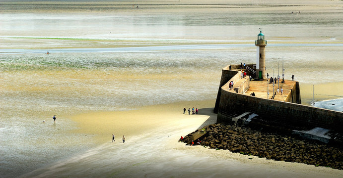 Binic &ndash; Etables-sur-mer. Lighthouse in port without water at low tide. Brittany, France