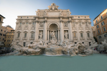 Fototapeta na wymiar sunrise in Fontana de trevi Rome