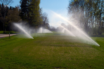 Bewässerung eines Golfplatzes