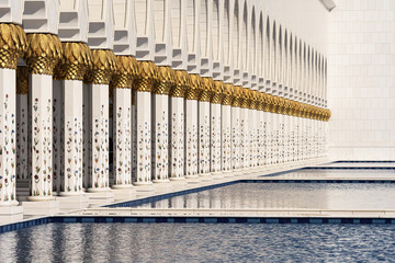 Abu dhabi mosque columns