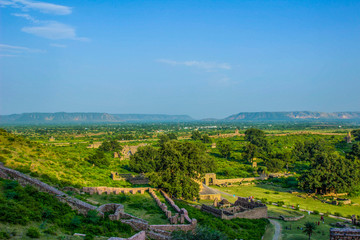 Fototapeta na wymiar Kankwari fort in Sariska national park in india