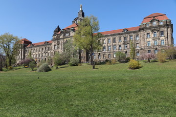 Fototapeta na wymiar Behörde in Dresden im historischen Gebäude