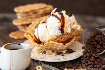 Waffelbecher mit Eiscreme