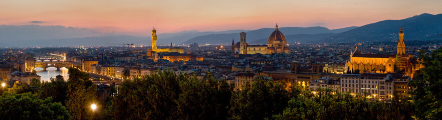 Fototapeta na wymiar tramonto a Firenze