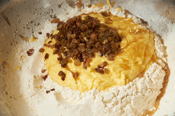 Pour raisins and rum into yeast dough.