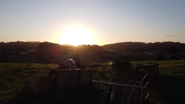 puesta de sol en el campo 