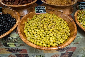 Oliven auf dem Markt von Ajaccio