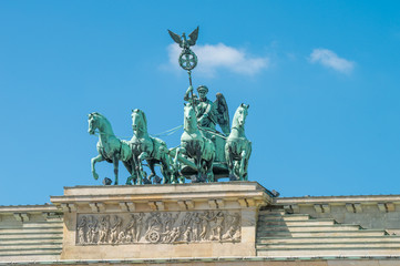 Fototapeta na wymiar Quadriga auf dem Brandenburger Tor in Berlin
