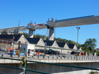 costruzione del nuovo ponte di Genova dopo il crollo