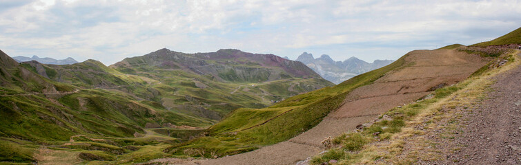 Vistas del Pirineo aragonés desde el entorno de la estación de esquí de Astún en la provincia de Huesca.