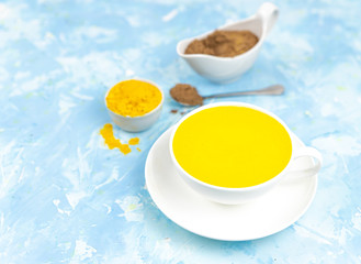 Turmeric with milk drinks good for beauty and health