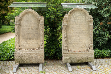 Grabsteine im Alten Jüdischen Friedhof in Berlin